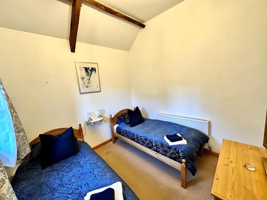 Detached One Level Stone Barn Villa Llangwm-Isaf Bagian luar foto